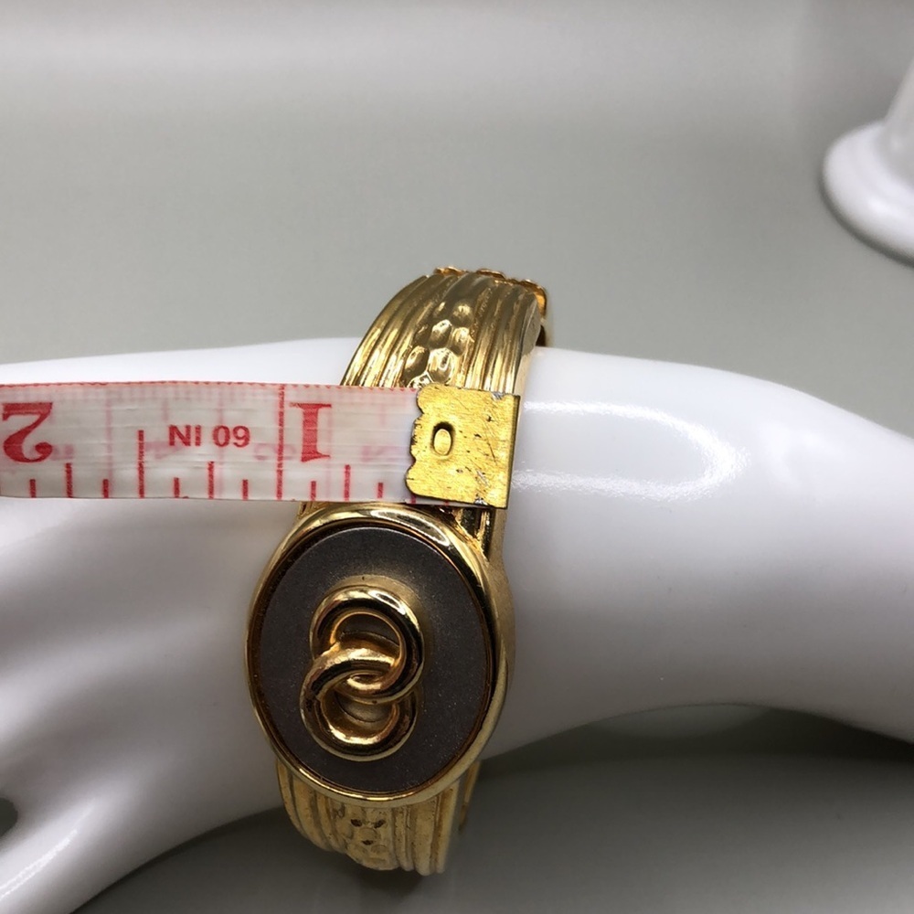 Vintage infinity knots statement style clamper bracelet gold costume jewelry - Picture 8 of 8